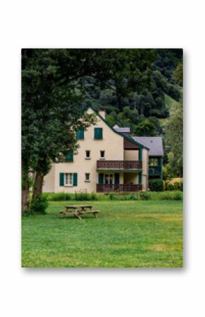 chalet en montagne, près d'un lac à Loudenvielle, en Haute-Pyrénée, Occitanie, France