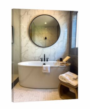 Freestanding tub with round mirror view