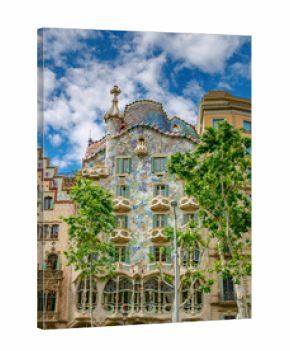 Facade of Casa Batll? with organic shapes, colorful mosaic tiles, and unique window designs in Barcelona