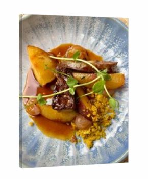 Escalope de Foie gras snacké, crumble et pêche rôtie 