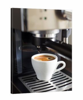 Domestic coffee machine makes espresso