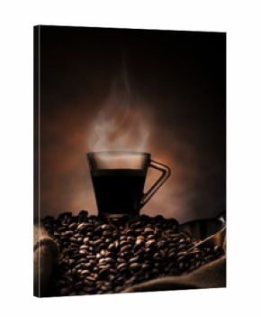 tazzina di caffè fumante