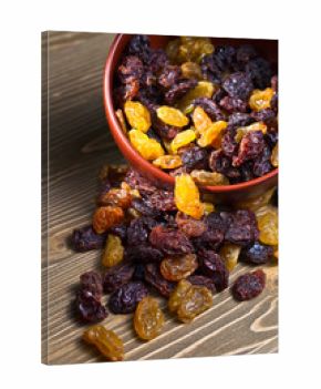 raisins in  brown dich