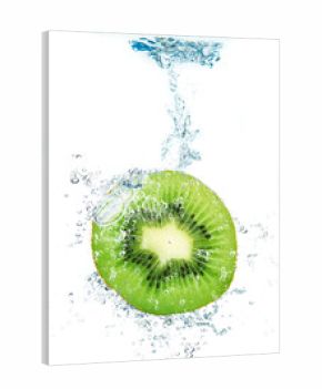 fetta di kiwi che cade in acqua