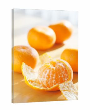 テーブルの上のみかん