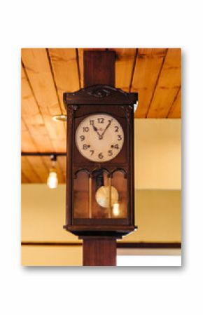 柱にかけられた古時計　Old clock