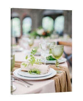 Tablewarte With Rolled Towel And Leaves