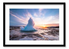 Gejzer Strokkur na Islandii, erupcja