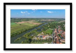Ausblick ins romantische Maintal rund um die Stadt Marktsteft bei Kitzingen im Spätsommer
