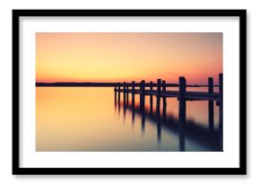 einsamer Steg am See
