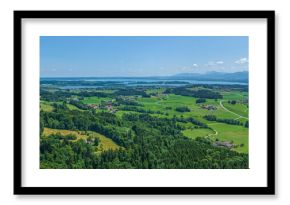 Das oberbayerische Alpenvorland zwischen Chiemsee und Simssee von oben