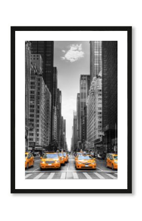 Avenue avec des taxis à New York.