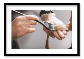 Hairdresser is dying female hair