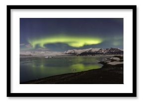 Aurora Boreale alla laguna di Jokulsarlon con riflesso, Islanda