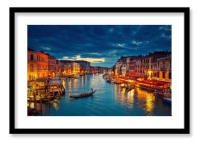 Widok na kanał grande od kantora mosta przy półmrokiem, Wenecja, Włochy