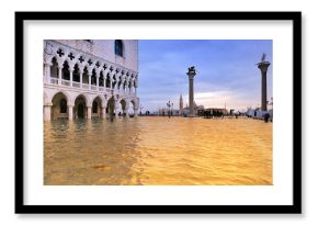 Venezia acqua alta, gondole