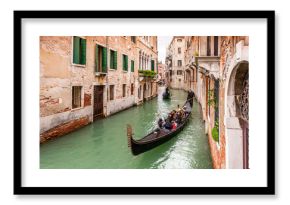 Gondoles touristiques sur un Canal à Venise en Vénétie, Italie