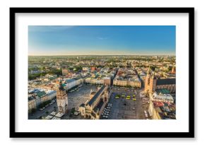 Kraków - stare miasto z powietrza. Rynek Główny z Sukiennicami - widok z lotu ptaka.
