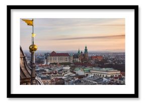 Rynek Główny w Krakowie podczas zachodu słońca, Sukiennice, Wawel i Ratusz w tle, Polska