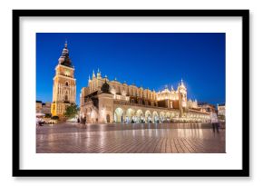 Nocny widok na Rynek Główny w Krakowie. Sukiennice i Ratusz, Polska 