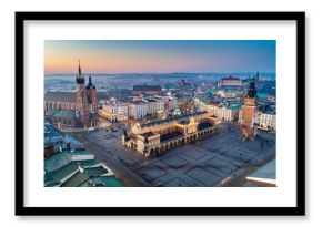 Wschód słońca Rynek Główny w Krakowie. Sunrise over the Main Square in Cracow.