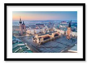 Wschód słońca Rynek Główny w Krakowie. Sunrise over the Main Square in Cracow.