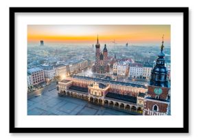 Wschód słońca Rynek Główny w Krakowie. Sunrise over the Main Square in Cracow.