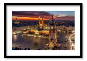 Rynek Główny w Krakowie z lotu drona o wschodzie słońca