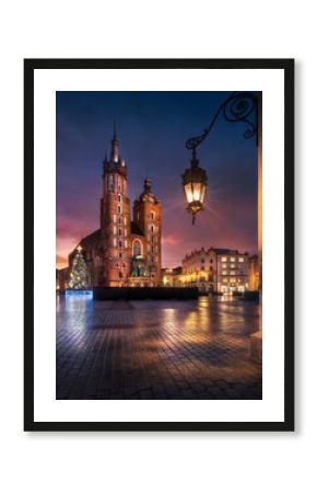 The main square in Krakow with a view of the cloth hall and St. Mary's Basilica. Rynek główny w krakowie z widokiem na sukiennice i bazylikę mariacką.