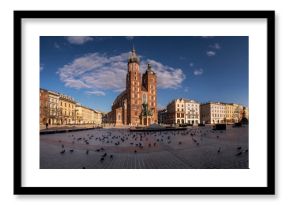 The main square in Krakow with a view of the cloth hall and St. Mary's Basilica. Rynek główny w krakowie z widokiem na sukiennice i bazylikę mariacką.