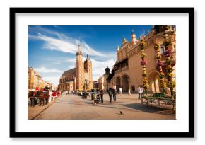 Rynek Głowny w Krakowie. Widoczny kościół mariacki i Sukiennice 