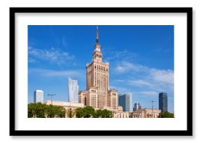 Centrum Warszawy z Pałacem Kultury i Nauki (PKiN), znakiem rozpoznawczym i symbolem stalinizmu i komunizmu oraz nowoczesnymi drapaczami chmur.