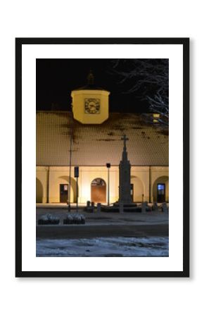 Staszów zimą , Staszów zima 2021 , Zima 2021 . Staszów , Staszów nocą w zimie , śnieg w  Staszowie ,kościół w Staszowie , ulice Staszów , Rynek Staszów