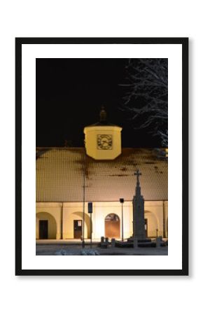 Staszów zimą , Staszów zima 2021 , Zima 2021 . Staszów , Staszów nocą w zimie , śnieg w  Staszowie ,kościół w Staszowie , ulice Staszów , Rynek Staszów