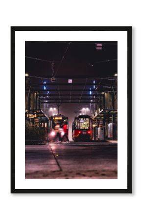 Nocny krajobraz miejski - Katowice, przystanek tramwajowy