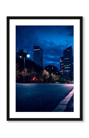 Warszawska ulica w czasie blue hour