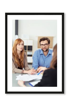 paar in einem beratungsgespräch
