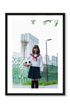 サッカーボールを持つ中学生