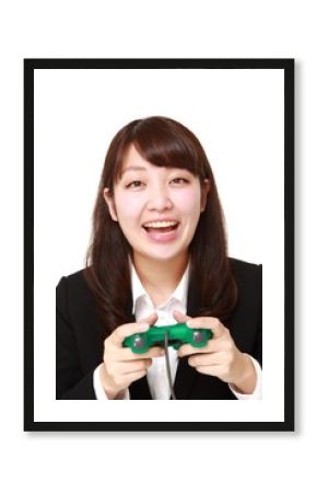 ビデオゲームを楽しむビジネスウーマン