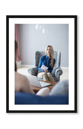 Female psychologist conducting a consultation.