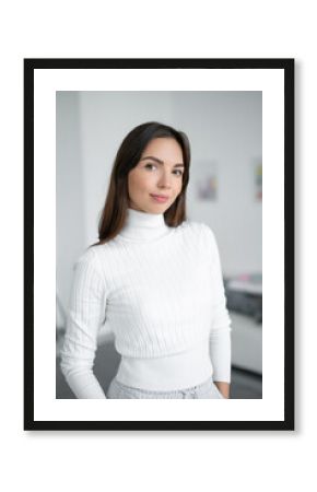 Portrait of a woman in a white sweatshot in the interior.