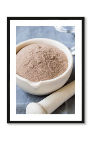 Marrocan rhassoul clay in mortar.