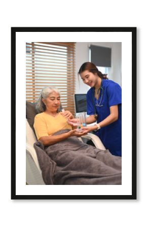 Physical therapist using Incentive Spirometer or Triflow to help patients to improve the functioning of their lungs