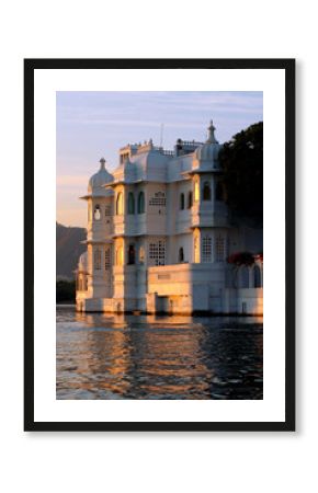 india, udaipur: lake palace