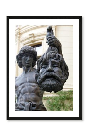 Skulptur David mit dem Haupte Goliaths im Schlossgarten Schwerin