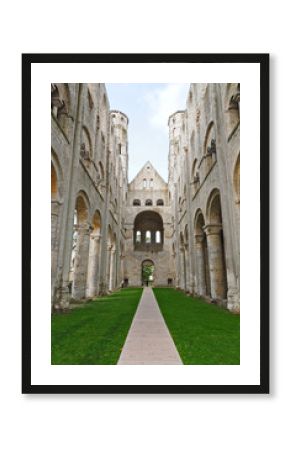 Le rovine dell'abbazia di San Pietro di Jumièges, Normandia, Francia