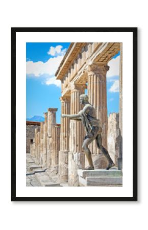 Statues and columns temples of Pompeii