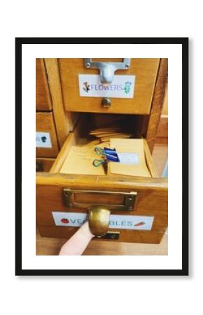 Seed library with envelopes