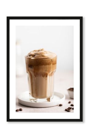 dalgona coffee café frappé glace et mousse de lait