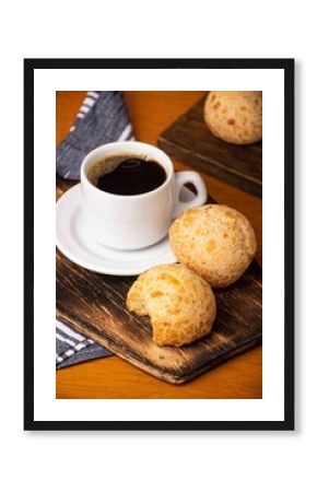 Pão de queijo com café